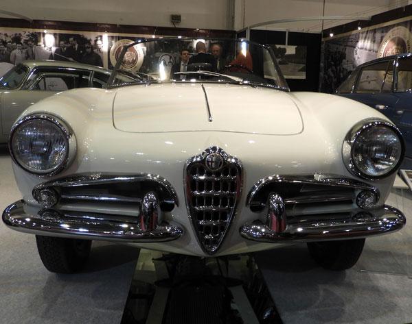 Initial Giulietta Spiders' used a 1,290cc dual-overhead engine with a single carburetor, Veloce editions (1956) offered a dual-carburetor option.